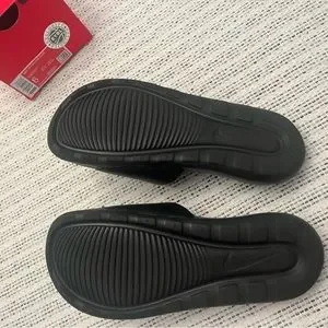 EYBL Nike Victori Slides, EXCLUSIVE, Black/White, Men’s/Youth Size 6, New Nike | Shoes | Eybl Nike Victori Slides Exclusive Blackwhite  main image 4